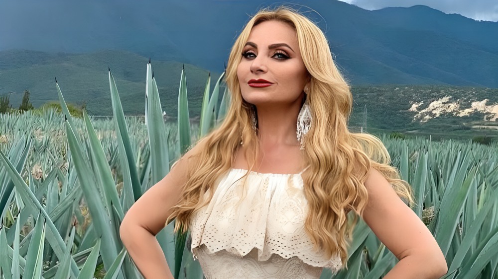 Acusan a Elizabeth Álvarez de maltratar a maquillista