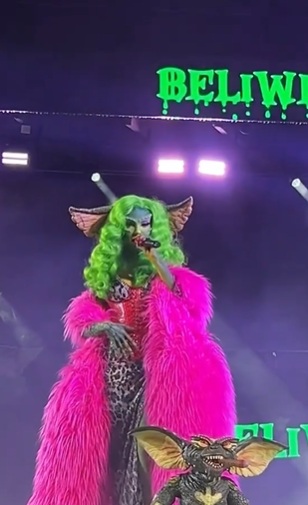 Belinda realiza fiesta de Halloween