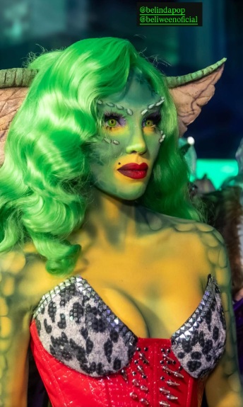 Belinda impacta por su disfraz para Halloween