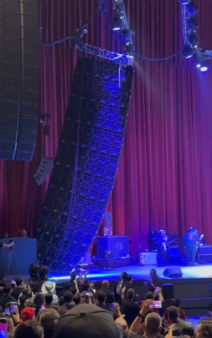 Pantalla cae durante concierto de El Tri en CDMX