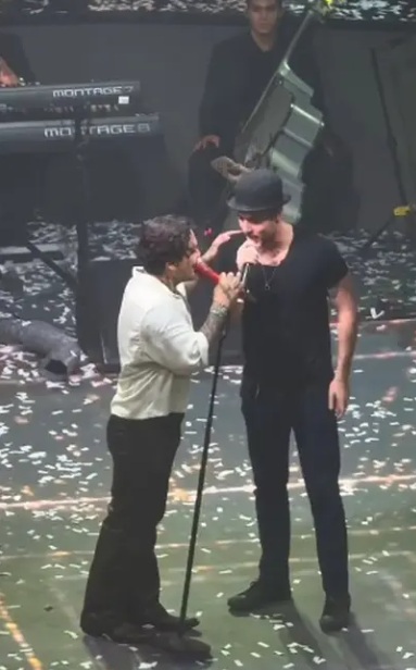 Nodal junto con José Madero