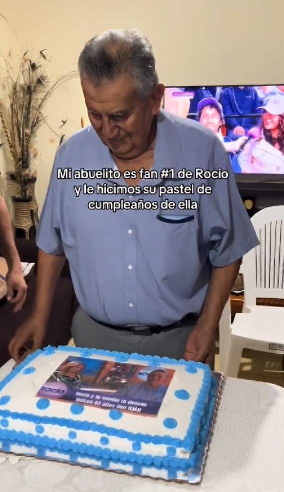 Redes reaccionan a a fiesta temática de abuelito