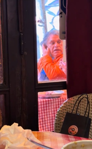 Hombre parecido a Juan Gabriel