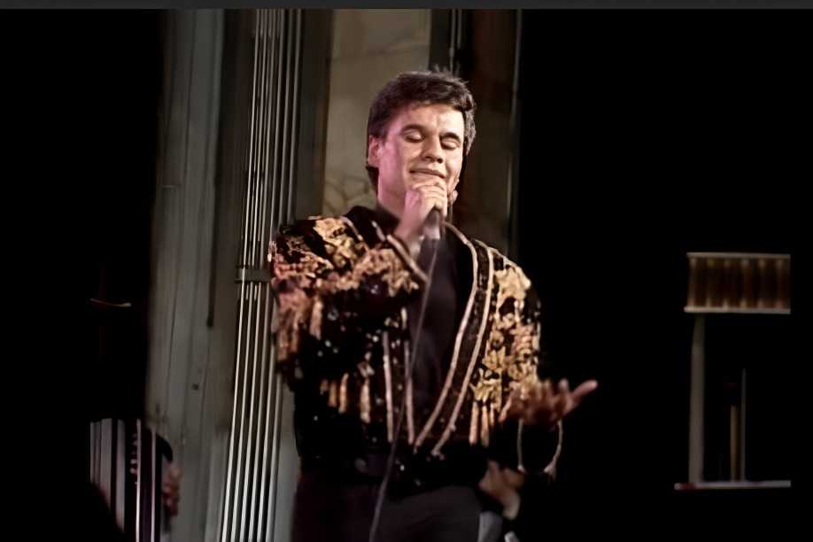 ¿Cuánto costó el traje de Juan Gabriel en Bellas Artes