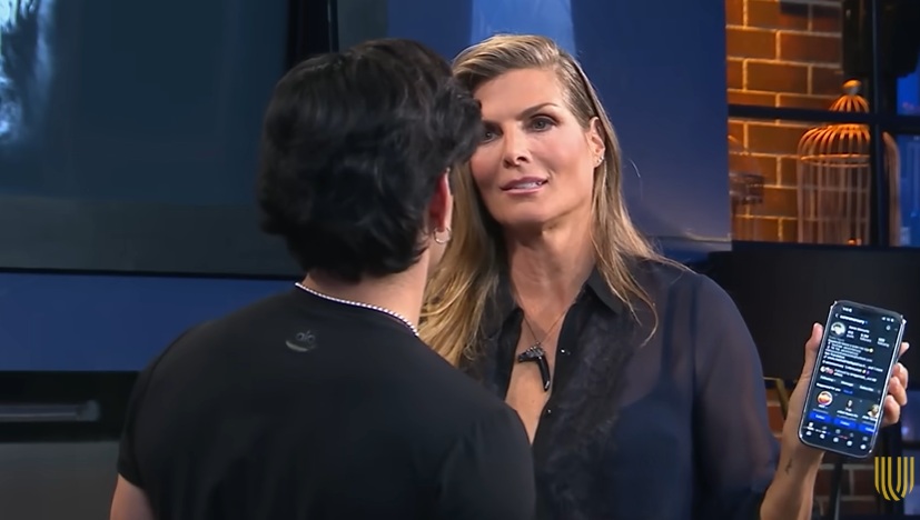 Aaron Mercury besa a Montserrat Oliver en programa |VIDEO