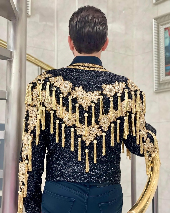 ¿Quién confeccionó el traje que Juan Gabriel usó en Bellas Artes?