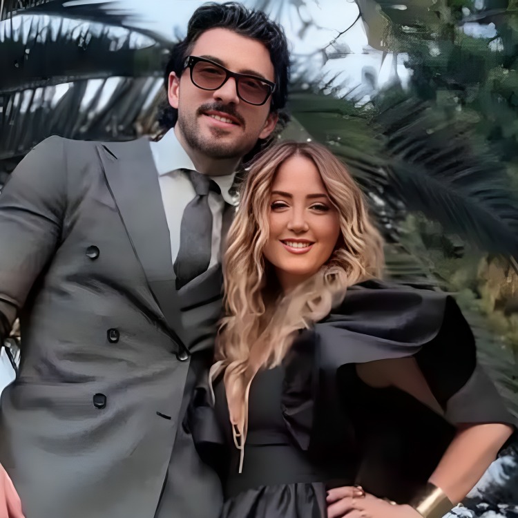 Andrea Legarreta le canta en vivo a su novio Carlos Origel en Hoy |VIDEO