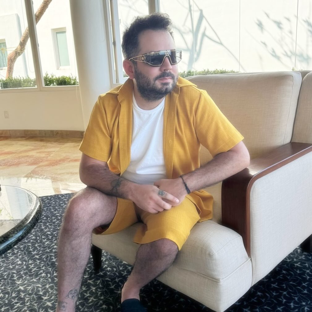 José Eduardo Derbez brinda su apoyo a Aitana