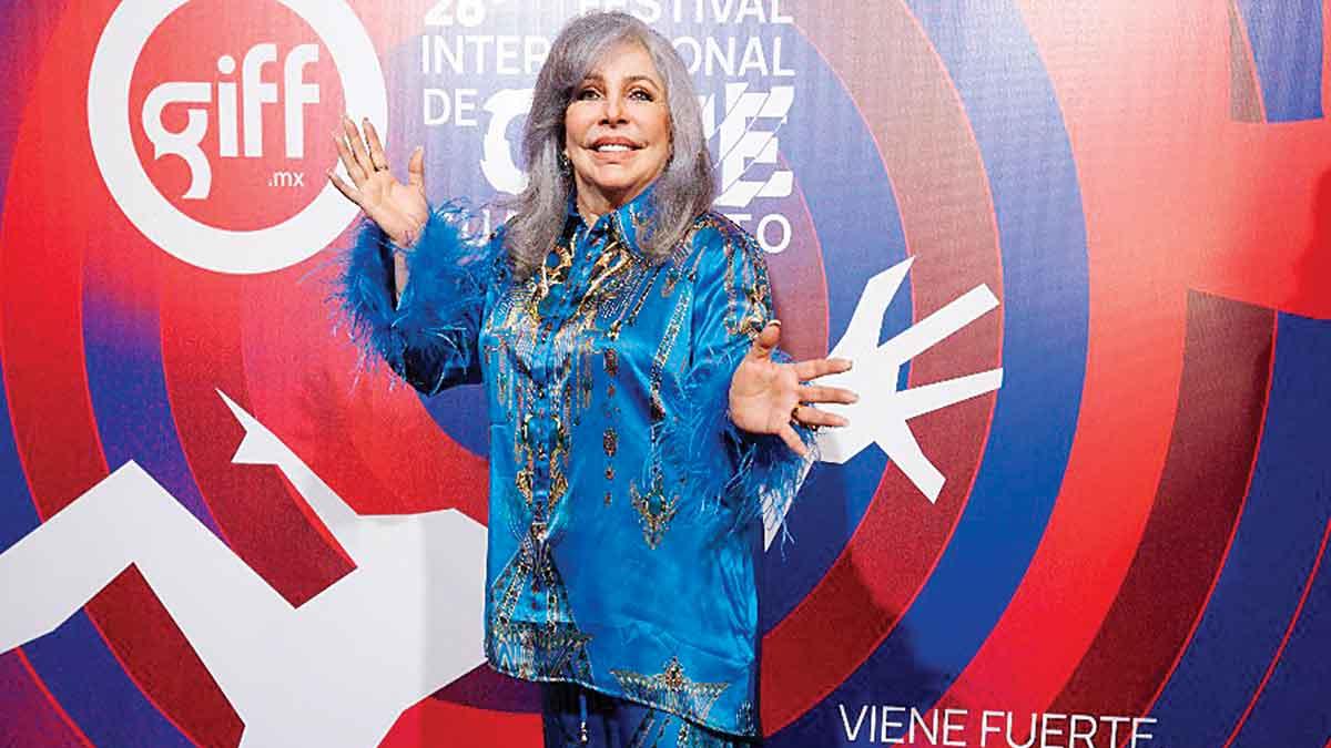 Verónica Castro anuncia que se encuentra en proceso de recuperación