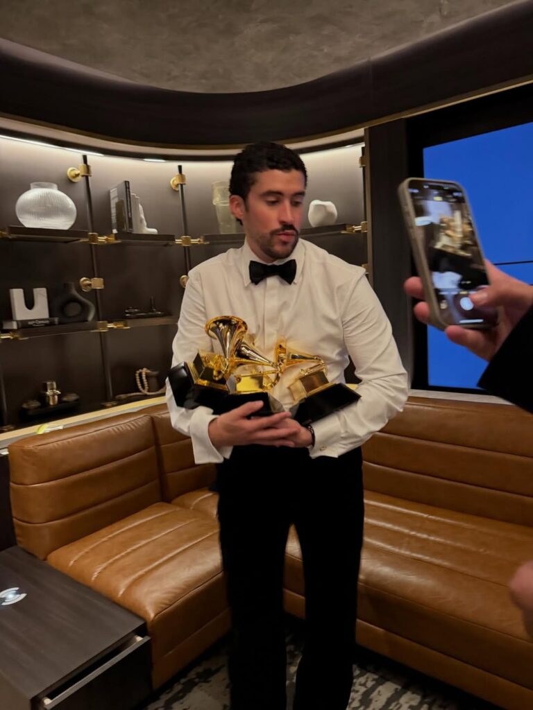 Bad Bunny tuvo que acudir a los Grammy 2026 con un chaleco antibalas