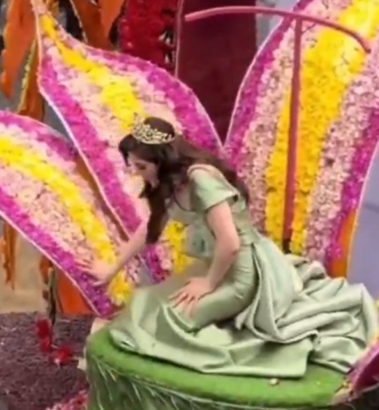 Fátima Bosch se desmaya en carnaval de Ecuador