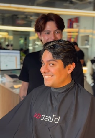 Ricardo Peralta presume cambio de look y lo critican 