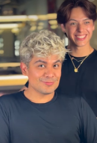 Tunden a Ricardo Peralta por cambio de look