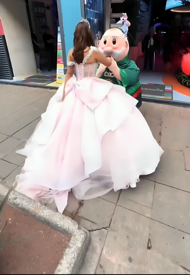 Redes reaccionan a baile del Dr. Simi con la quinceañera