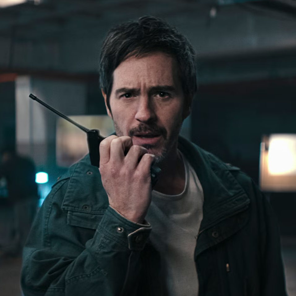Denuncian a Mauricio Ochmann por dejar a abuelita sin casa