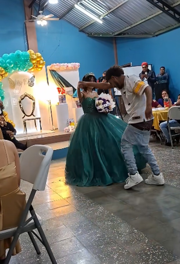 joven que hace polémico baile a quinceañera