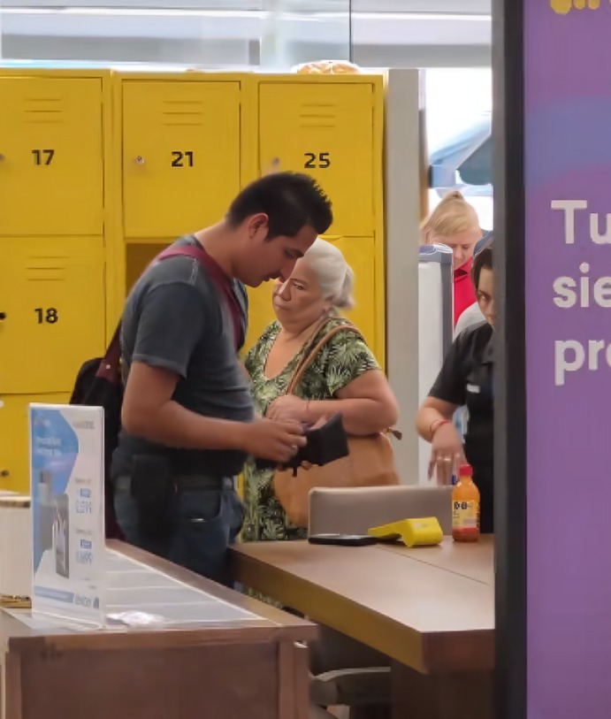 Vendedor de papas con terminal