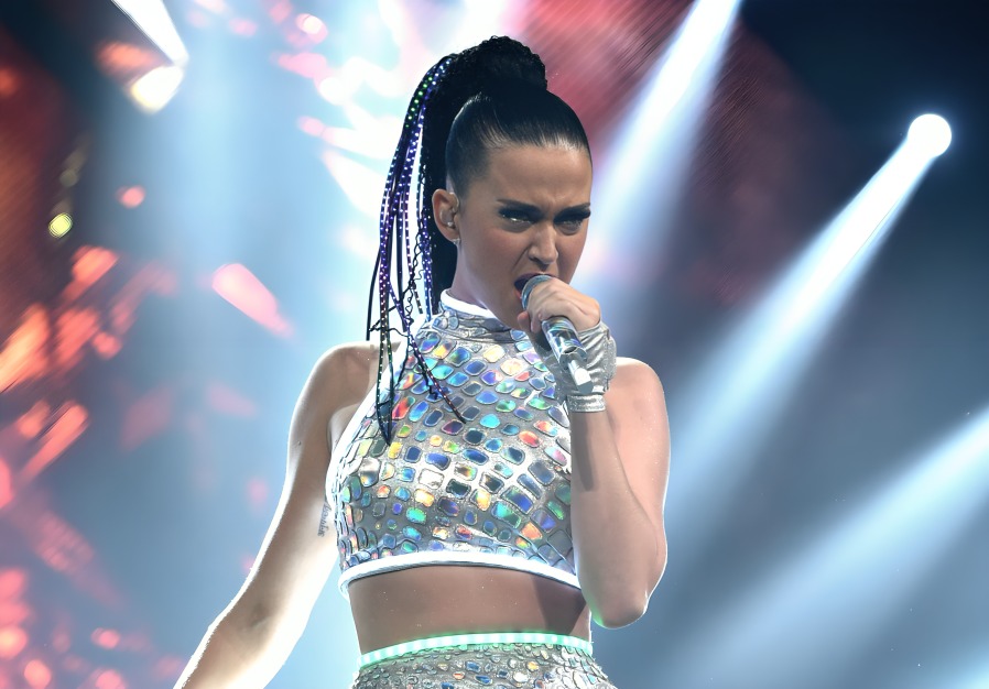 FIFA anuncia a Katy para iniciar la Copa del Mundo