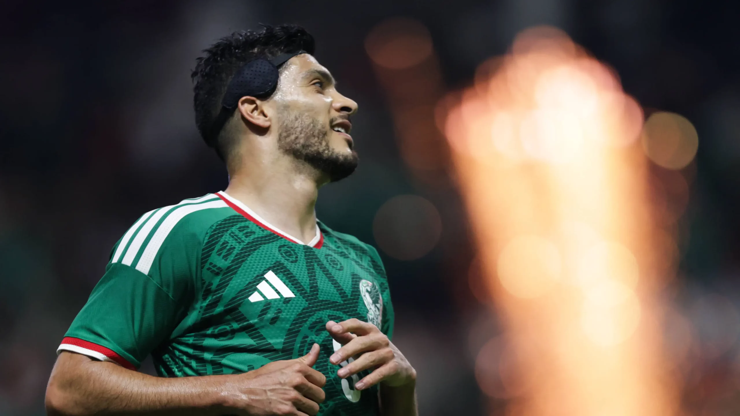 ¿Para qué sirve la diadema que usaba Raúl Jiménez?